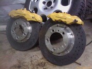 Тормозные диски с супортами левая сторона